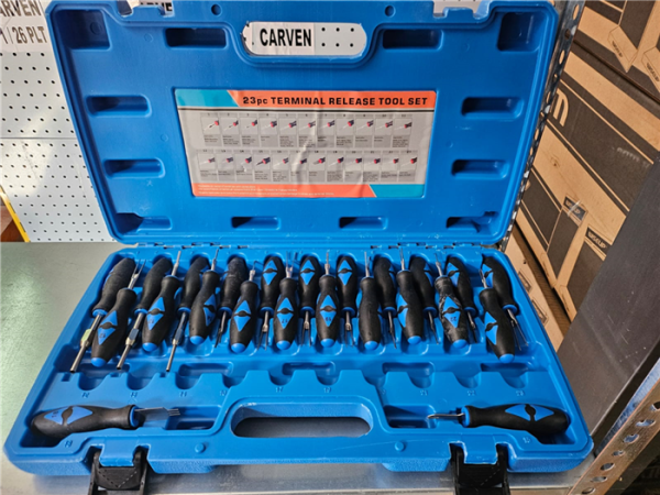 KIT SACA PINES 23PCS C/MALETIN