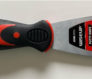 ESPATULA CON MANGO GOMA 2" WISEUP INDUSTRIAL